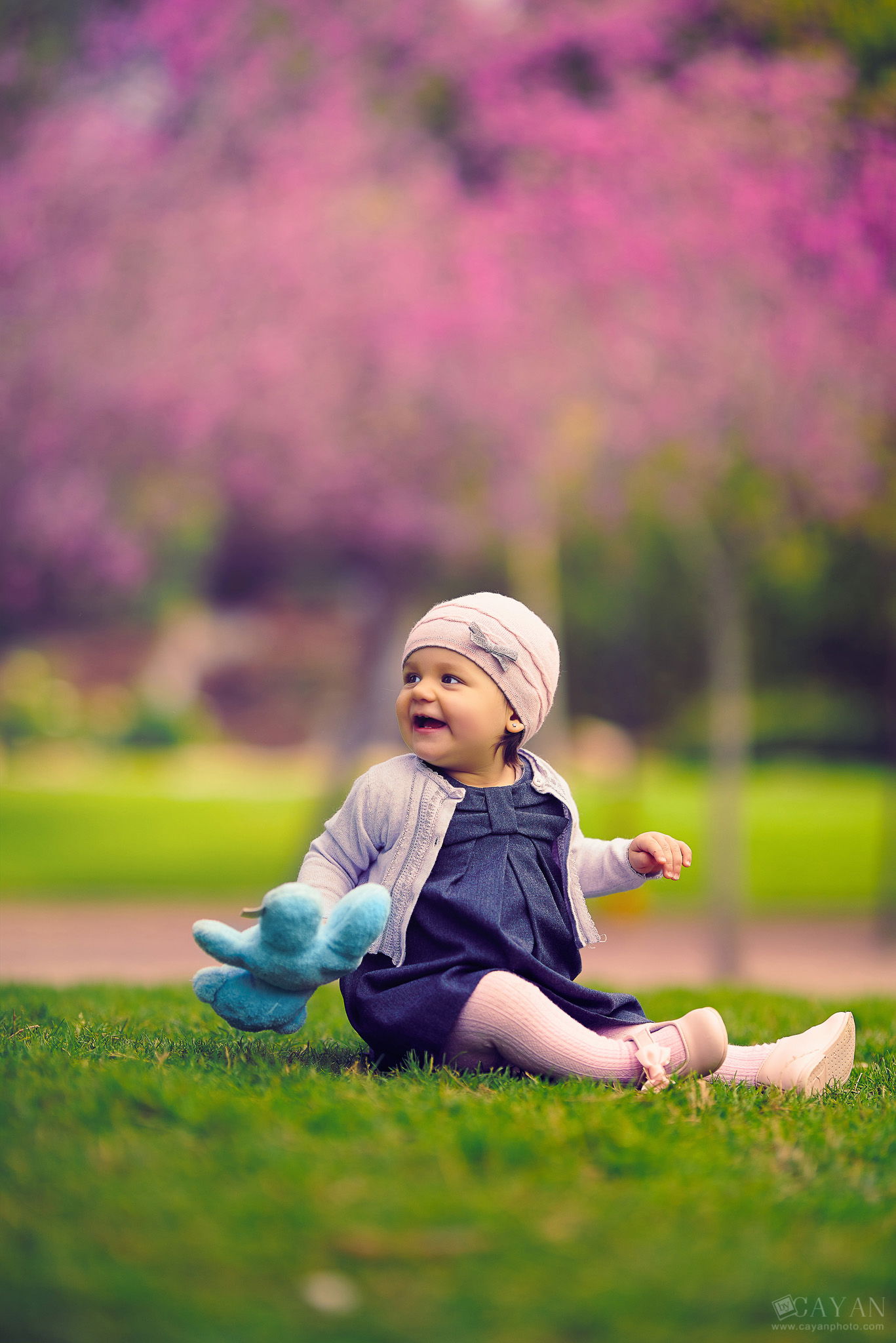 Luana and the Flowers