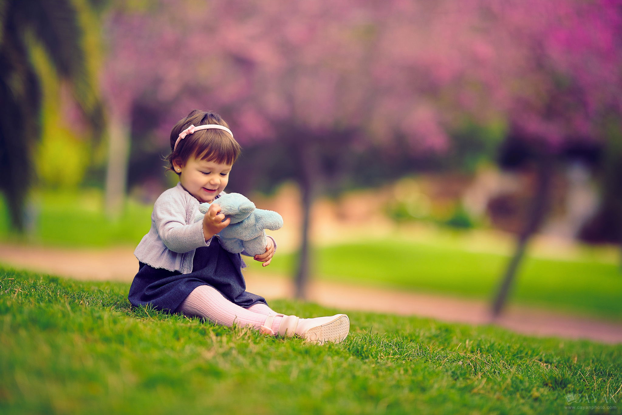 Luana and the Flowers