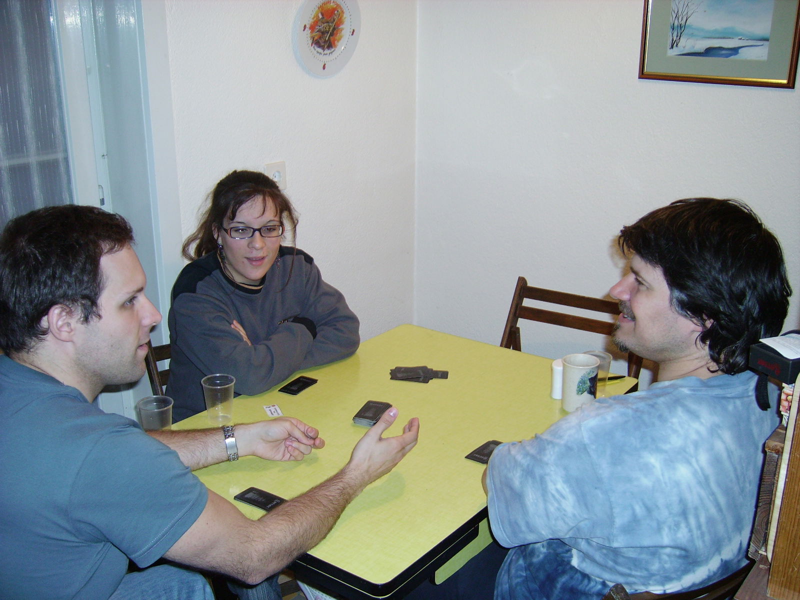 Vereinsmitglieder und Gäste auf den Ständen