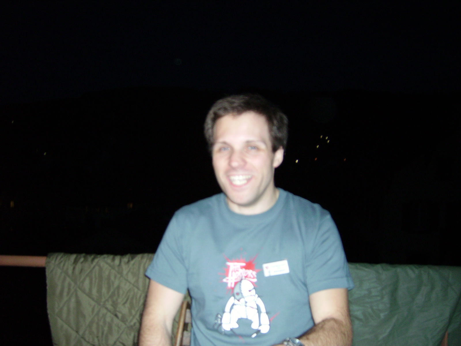 Vereinsmitglieder und Gäste auf den Ständen