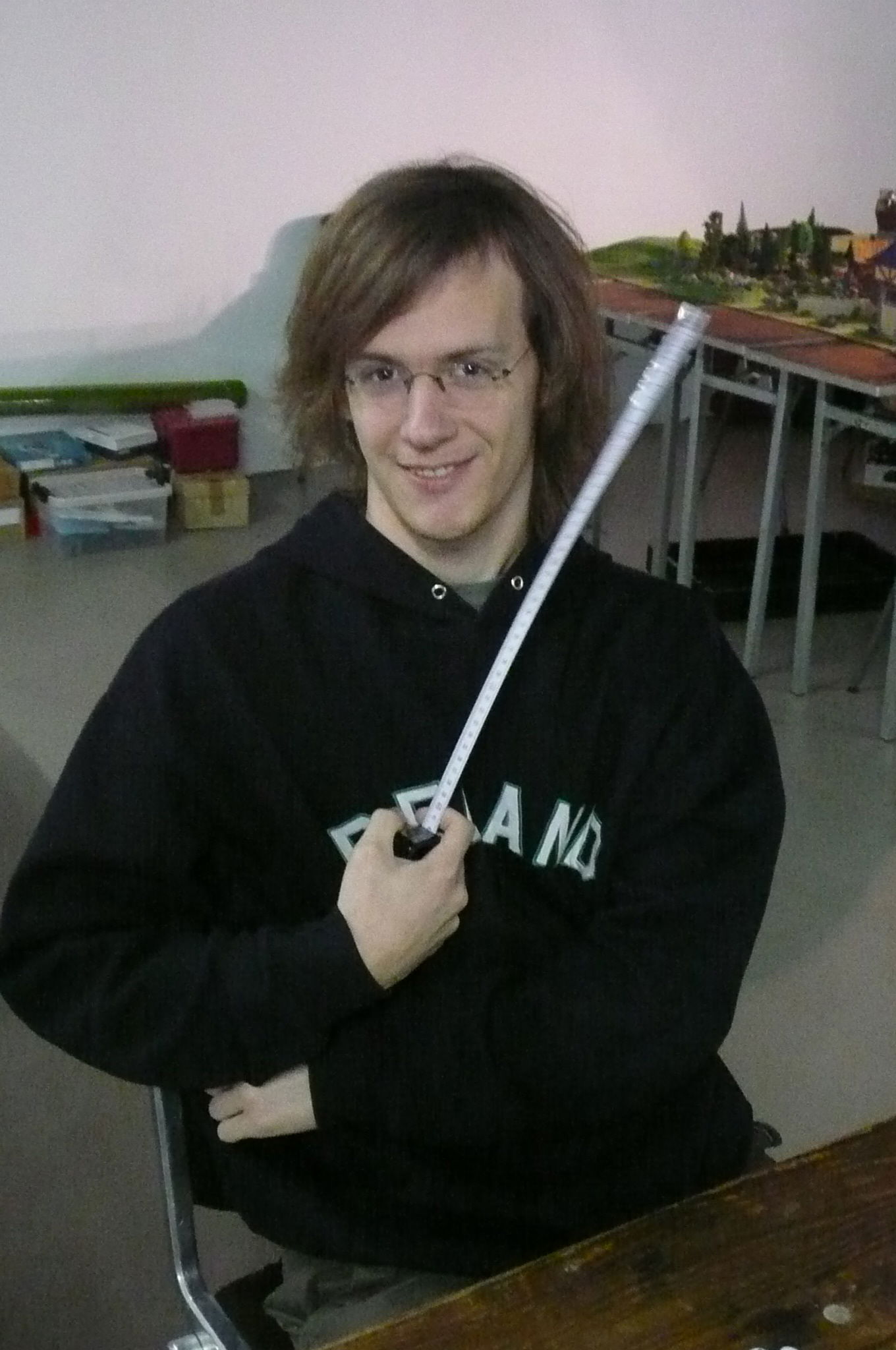 Vereinsmitglieder und Gäste auf den Ständen